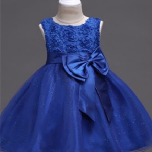 Kids dress for ages 3 and up sizes - Picture 3 of 7